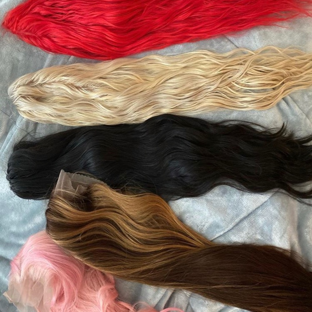 30” red wig